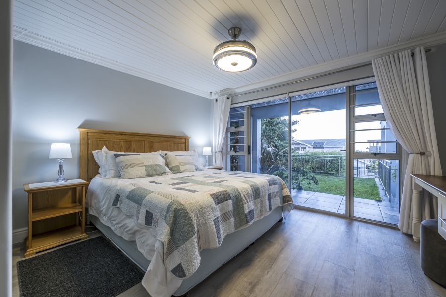 5 Bedroom Property for Sale in Glentana Western Cape